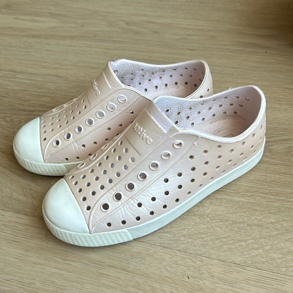 Girls pearly pink Natives